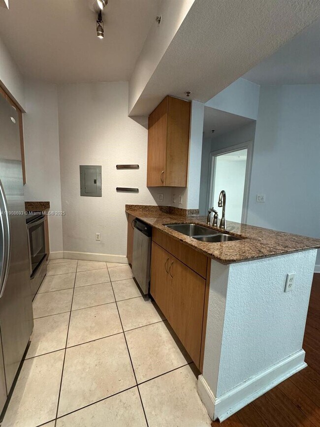 Building Photo - 1830 Radius Dr