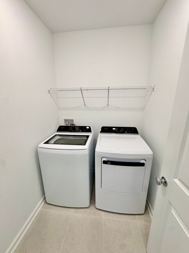 Building Photo - Be the First to Live Here | Stunning New Construction Home in Hidden Ridge