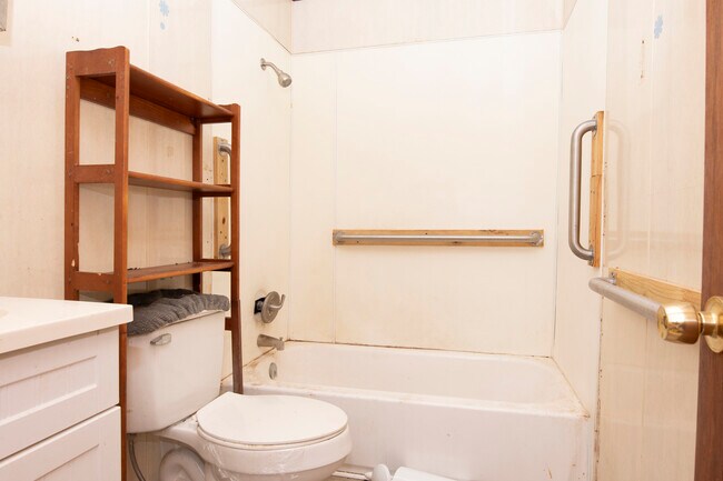 Building Photo - 407 Nugier Ave