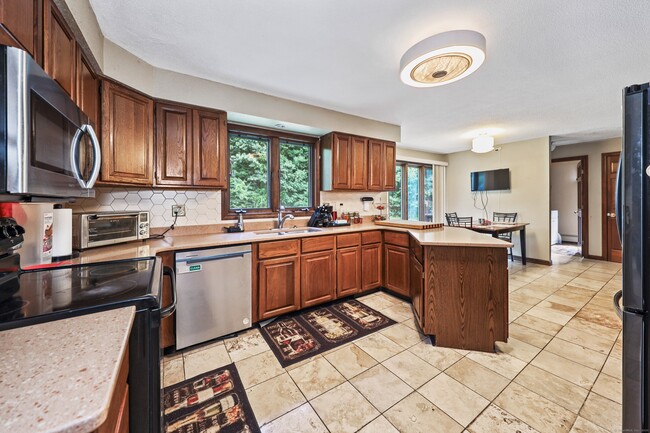 Building Photo - 522 Springfield Rd