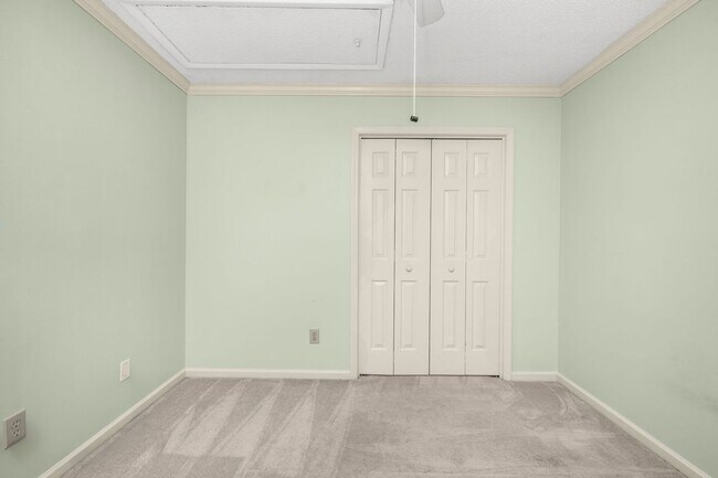 Building Photo - 201 St Regis Ln