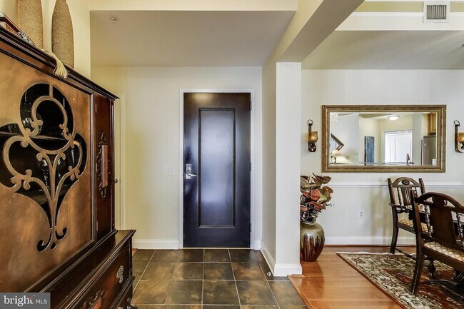 Building Photo - 717 President St