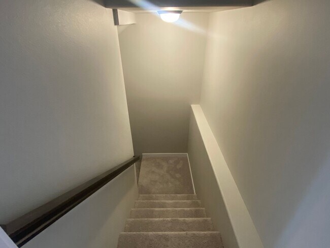 Building Photo - 2232 Griffin Dr S