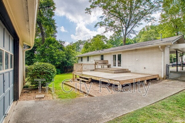 Building Photo - 212 Hilltop Dr