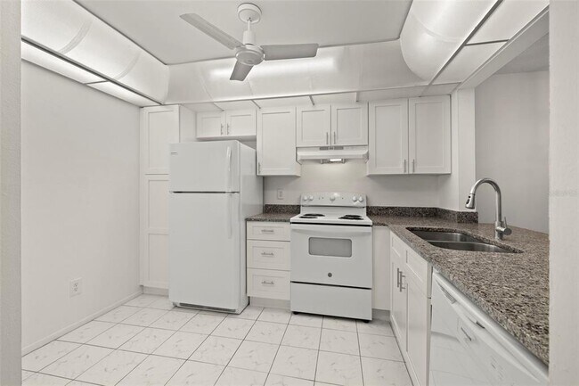 Building Photo - 14130 Rosemary Ln