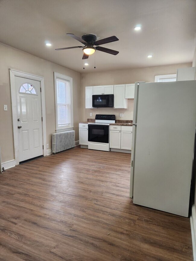 Building Photo - 330 W Philadelphia St