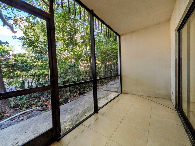 Building Photo - 3119 Oakland Shores Dr