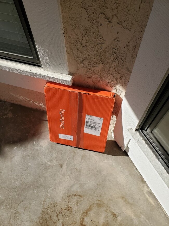 Building Photo - Beautiful Woodbridge/Lakeside Home for Lease!