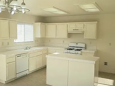 Building Photo - One story home featuring open floor plan