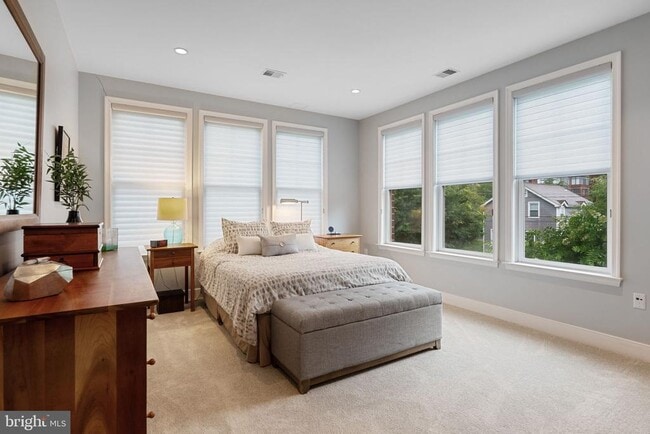 Building Photo - 1418 N Rhodes St