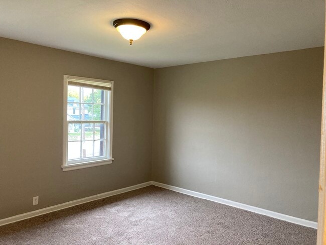 Building Photo - 1356 Huffman Ave