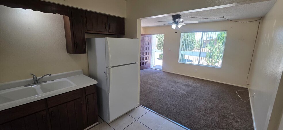 Building Photo - 1041 N Mesa Dr