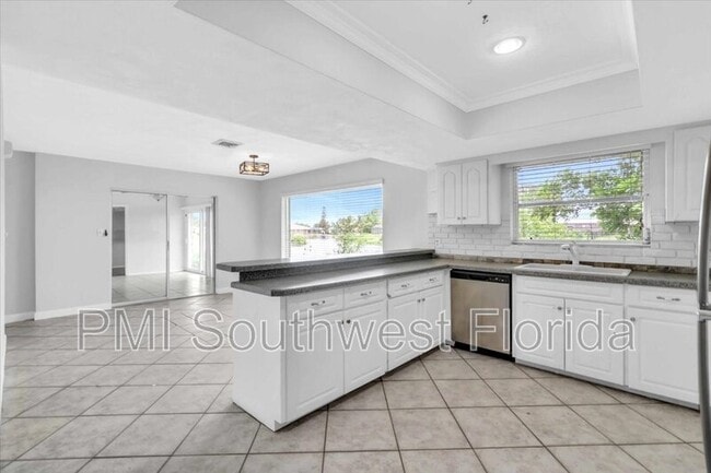 Building Photo - 1405 Cambridge Dr