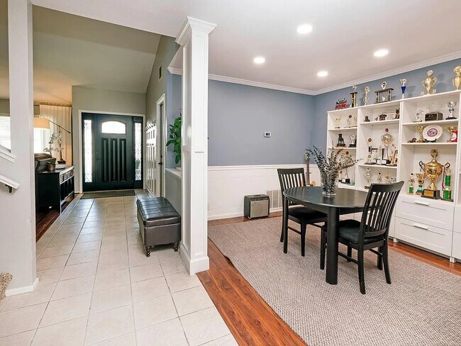 Building Photo - 4207 Rim Crest Dr