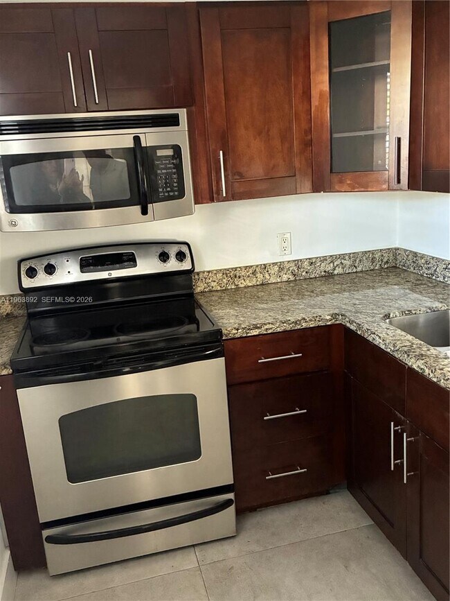 Building Photo - 3770 NE 171 St