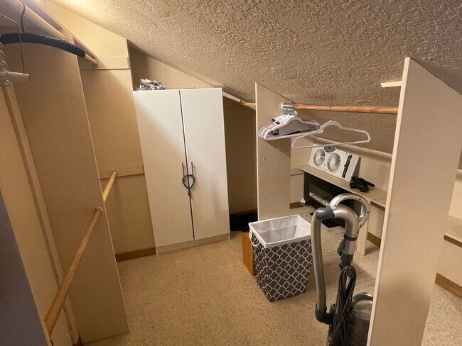 Building Photo - Beautiful furnished house in Stateline available now!