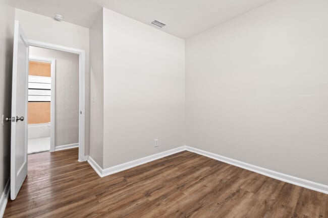 Building Photo - 838 45th St