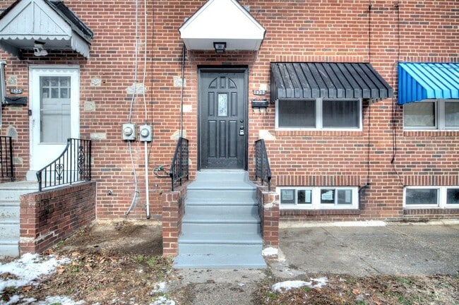 Building Photo - 1327 Jackson St