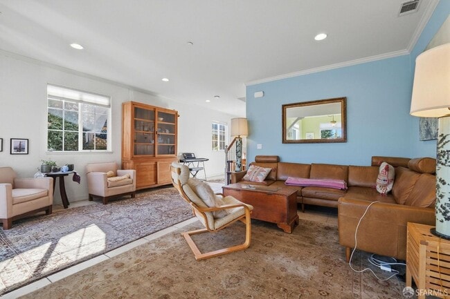 Building Photo - 820 Almar Ave