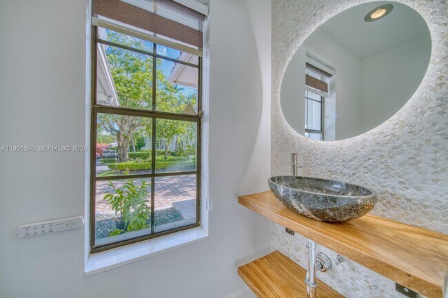 Building Photo - 1442 Coruna Ave