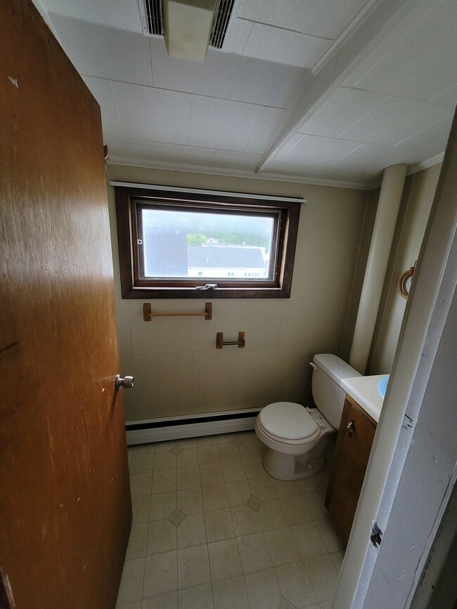 Building Photo - 41 E Main St