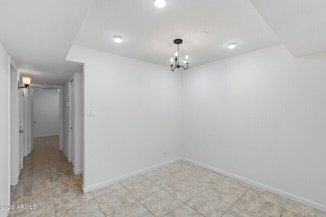 Building Photo - 1005 W 5th St