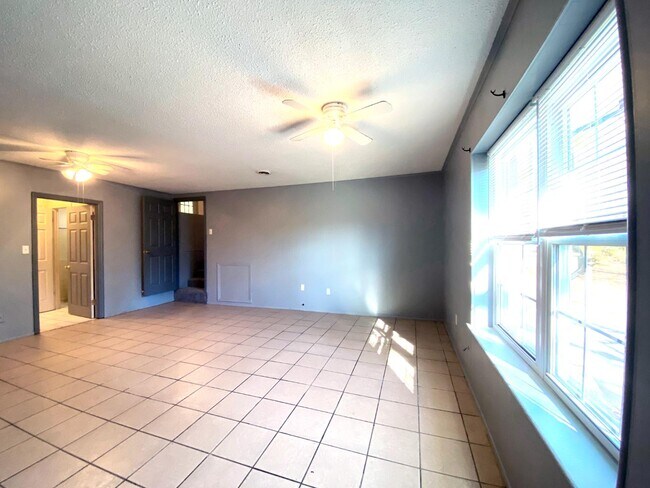 Building Photo - 739 S Germantown Cir