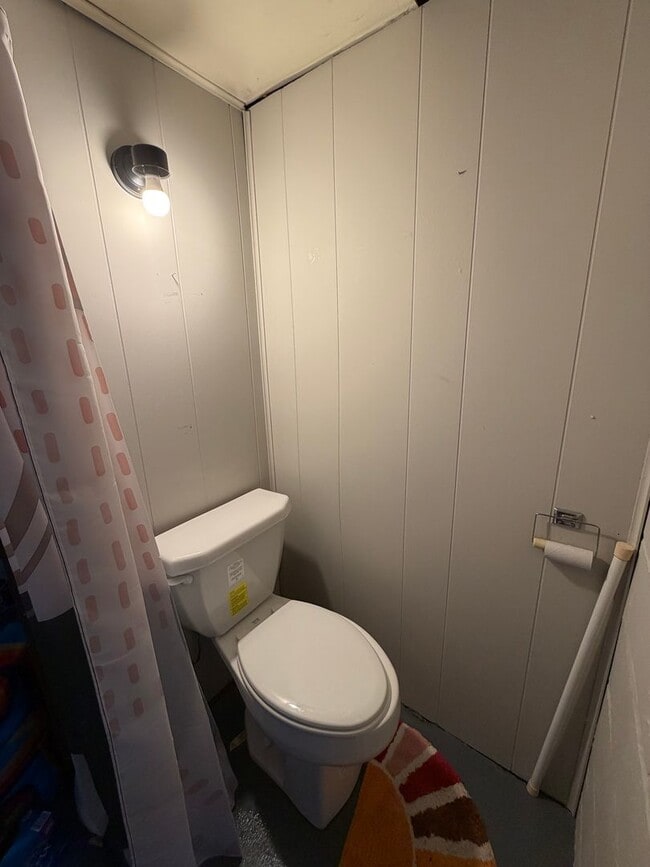 Building Photo - AVAILABLE JUNE 1ST 2026 - Beautiful 3 bed/2 bath House