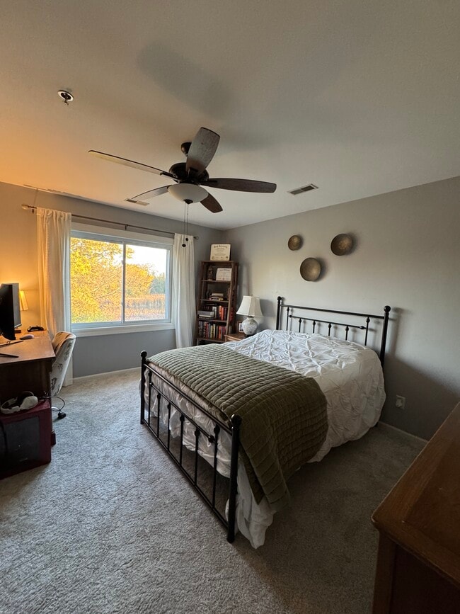 Building Photo - 906 Thornwood Dr