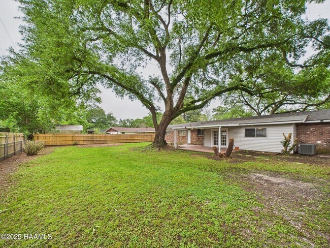 Building Photo - 216 Brentwood Blvd