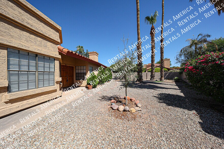 Building Photo - 636 N Cathy Ct