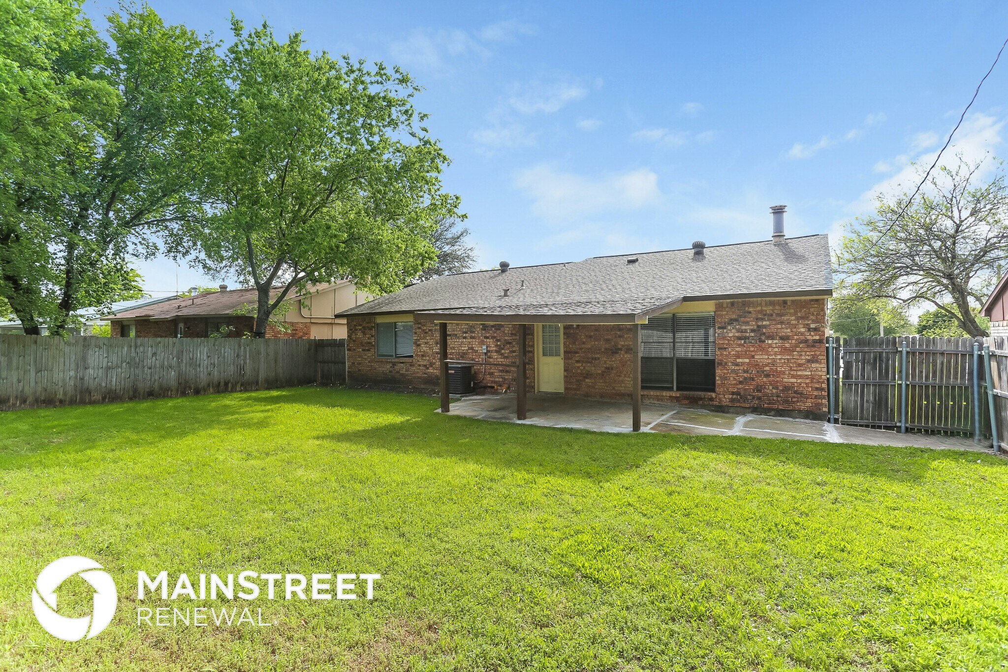 Building Photo - 6412 Sandhurst Ln E
