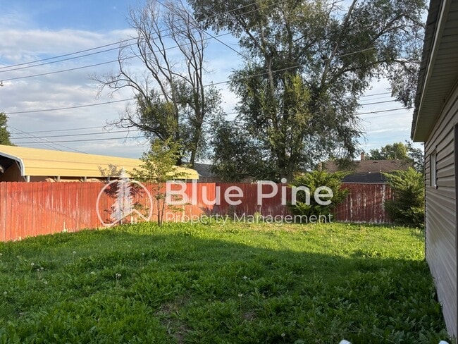 Building Photo - 321 Lomax St