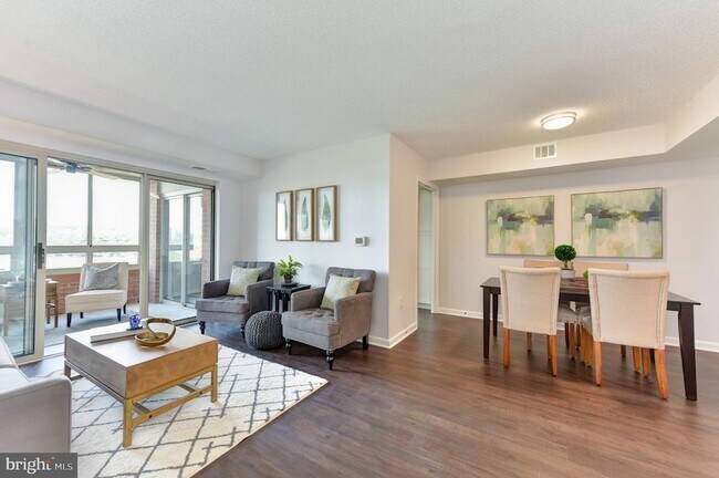 Building Photo - 2151 Jamieson Ave