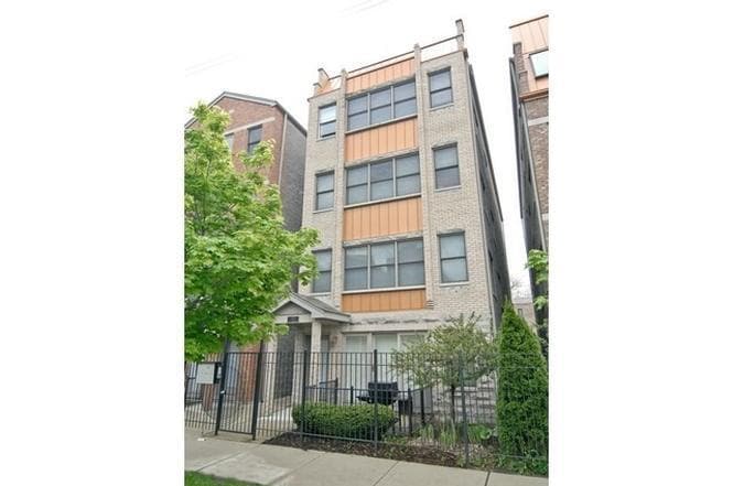 Outside Bldg - 2453 W Harrison St