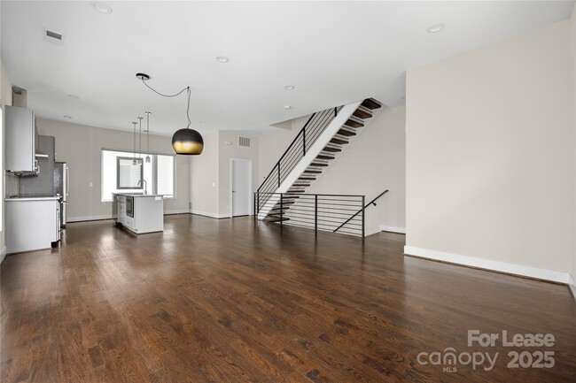 Building Photo - 1008 Westbrook Dr