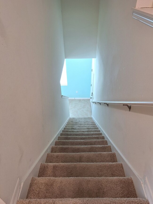 Building Photo - 3BR 2.5BA VENETIAN BAY TOWNHOME