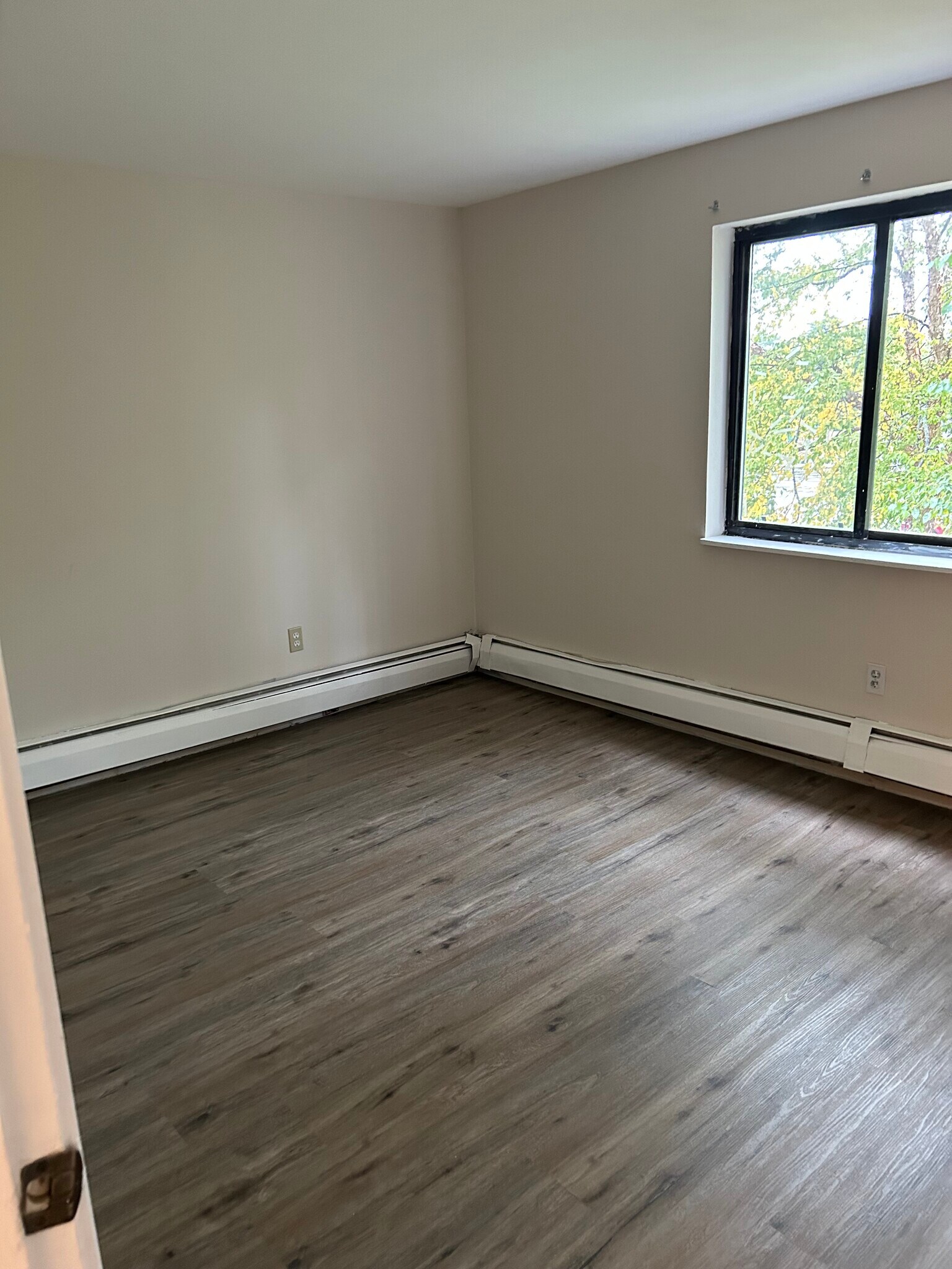 Building Photo - 1495 Bodwell Rd