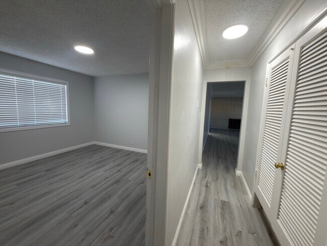 Building Photo - 1108 Cashman Dr