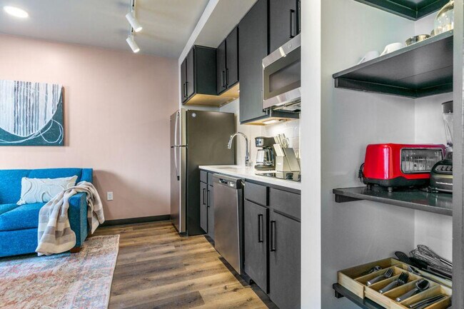 Building Photo - 611 Commerce St