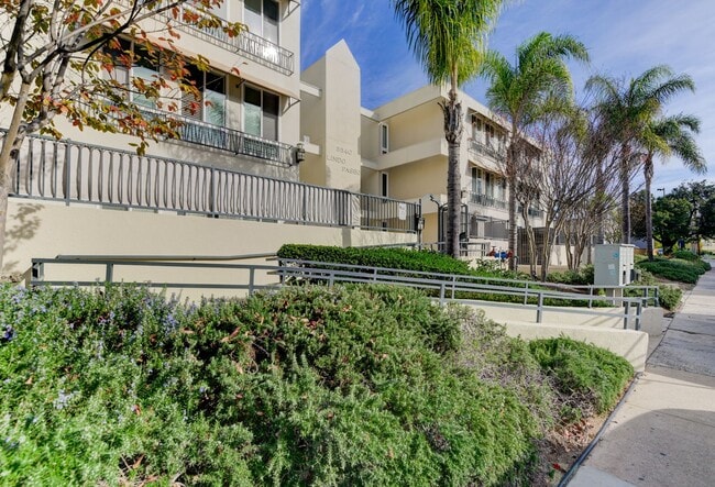 Building Photo - Modern 2 Bedroom 2 Bathroom Apartment Right Next to SDSU  -  WITH 2 PARKING SPOTS!!!