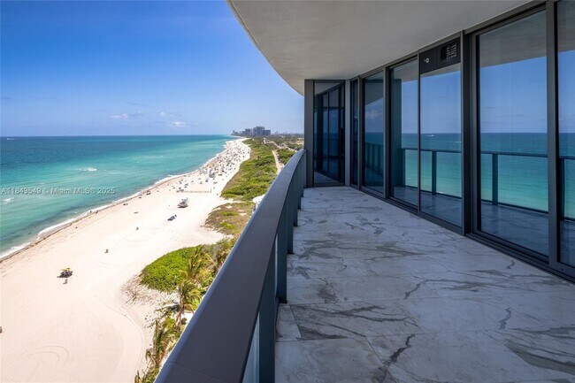 Building Photo - 15701 Collins Ave