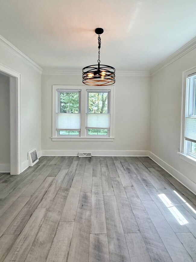 Building Photo - Three Bedroom Home in Kalamazoo