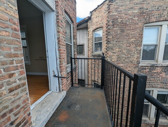 Building Photo - 2657 N St Louis Ave