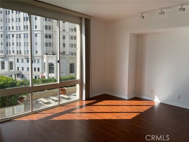 Building Photo - 850 E Ocean Blvd