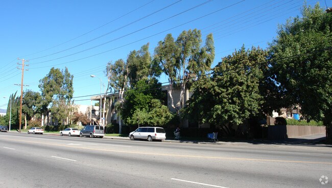 Building Photo - Peerless Apartments