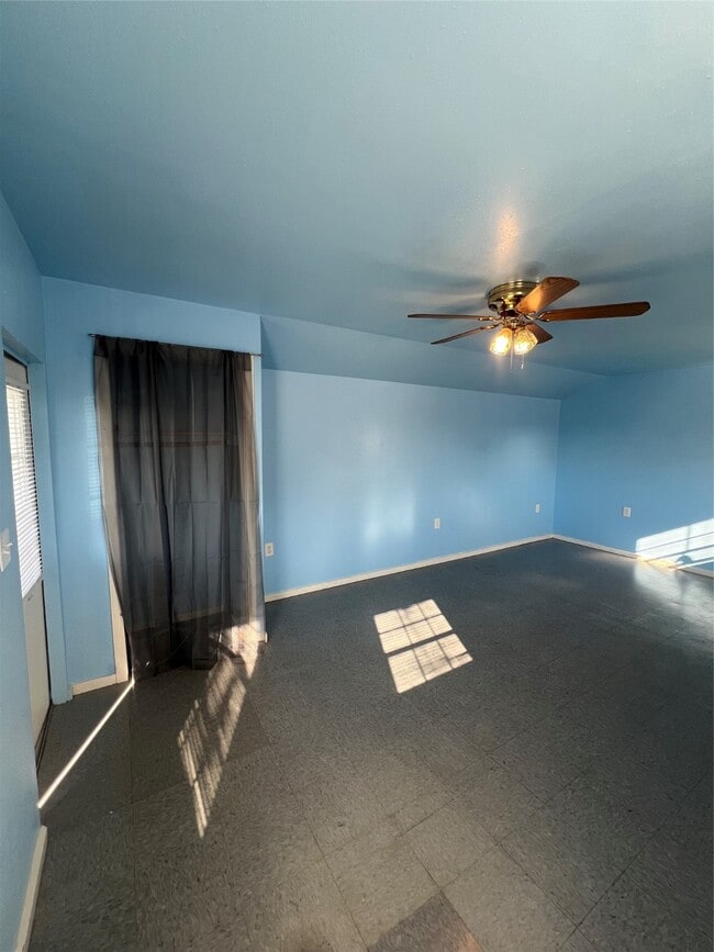 Building Photo - 323 17th St