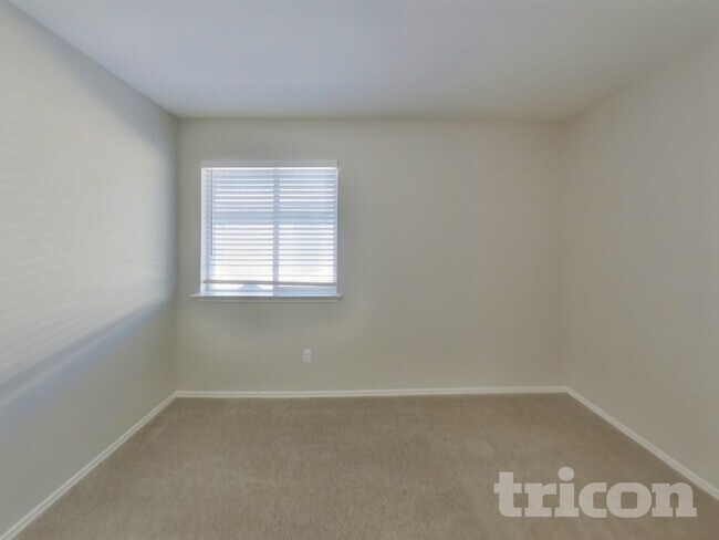 Building Photo - 347 Foster Ln