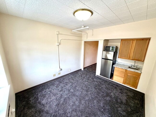Building Photo - 3959 Sheridan Ave