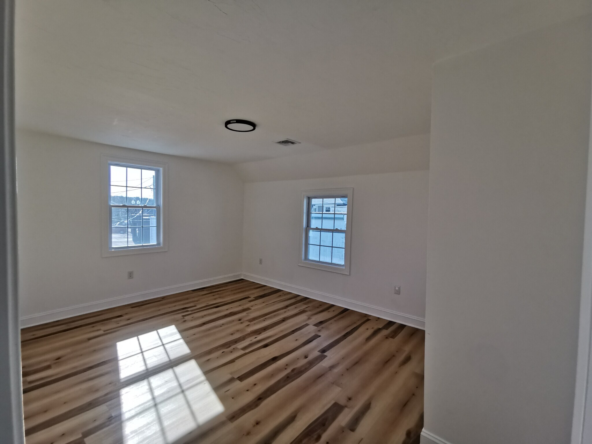 Building Photo - 11 Willet St